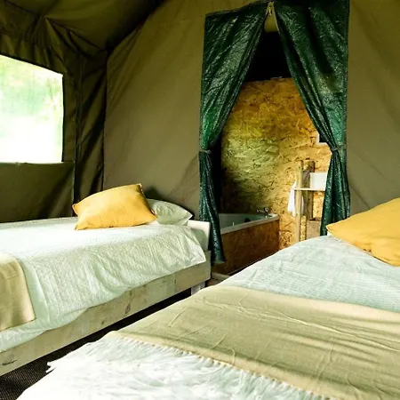 Tente de luxe Romantic Safari-style Glamping With Mountain Views Near Ventosa, Portugal Ventosa (Braga)
