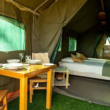 Romantic Safari-style Glamping With Mountain Views Near Ventosa, Portugal