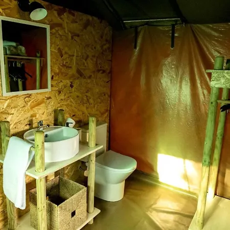 Tente de luxe Romantic Safari-style Glamping With Mountain Views Near Ventosa, Portugal